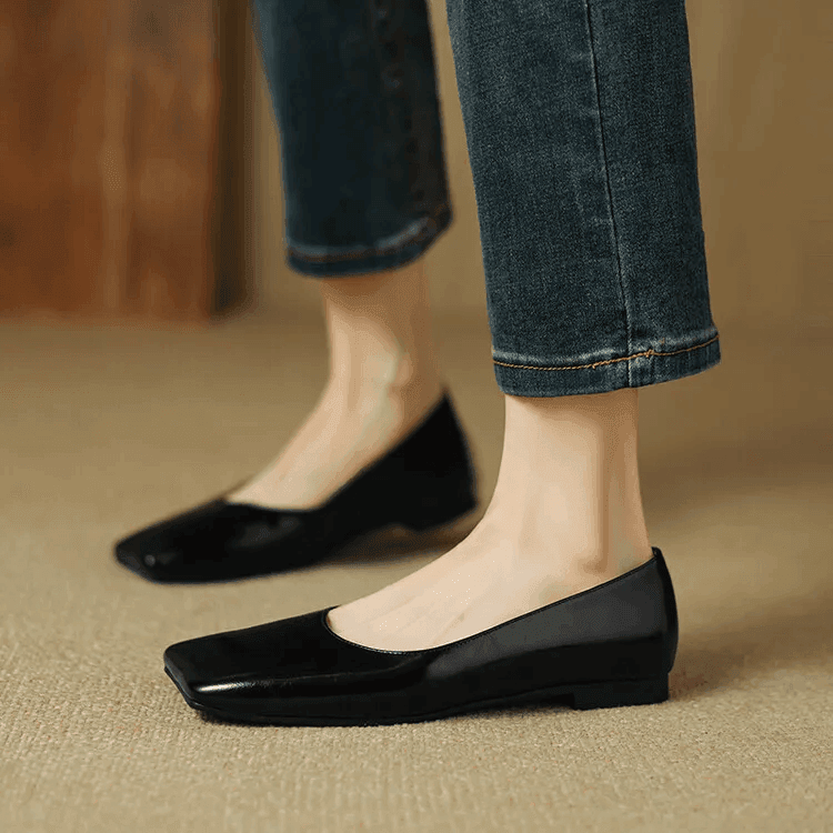 נעלי בובה מעור בגימור מרובע אופנתי להופעה עדינה ומדוייקת וללוק ממגנט שלך - לה איסלה