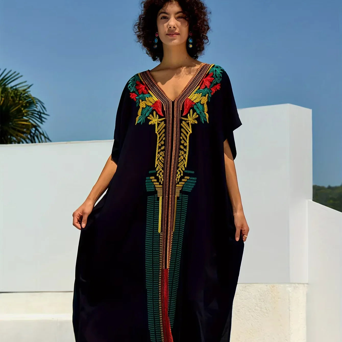 גלביה מרהיבה של מעצב איטלקי בגימור ריקמה אתנית ללוק נשי מתפרץ