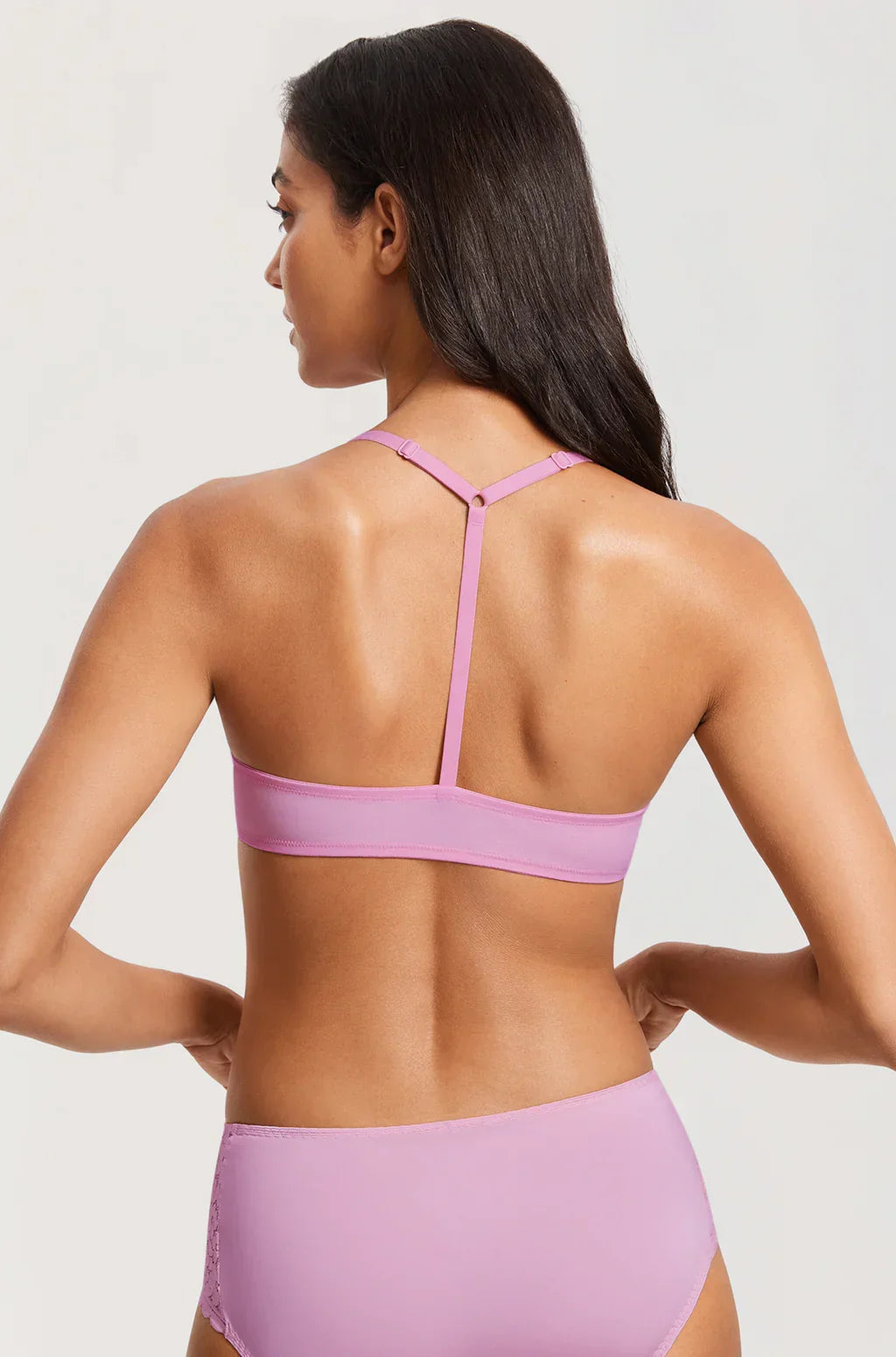 חזיית עצם בפתיחה קידמית עדינה בשילוב תחרה מהפנטת ללוק פרקטי עוצמתי