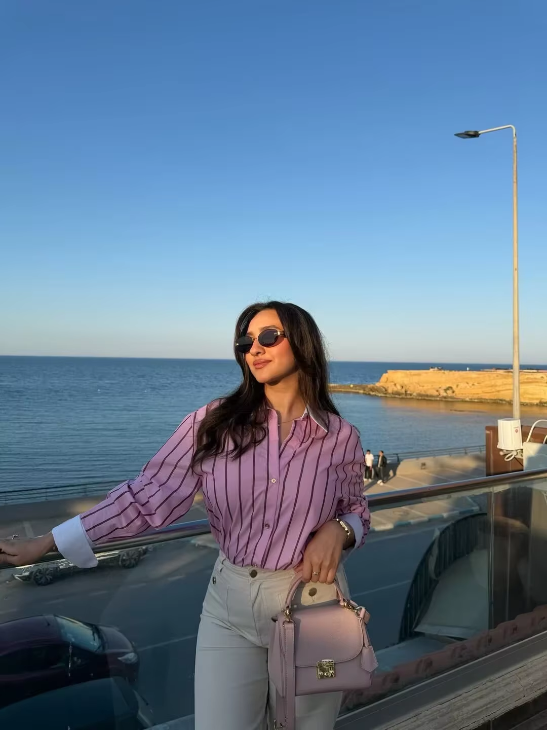 מכופתרת בוייפרנד מדליקה בגוון ורוד מהמם להופעה נשית מתוחכמת