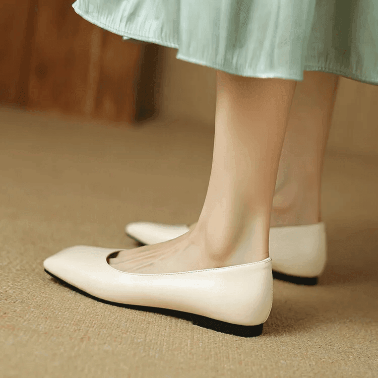 נעלי בובה מעור בגימור מרובע אופנתי להופעה עדינה ומדוייקת וללוק ממגנט שלך - לה איסלה