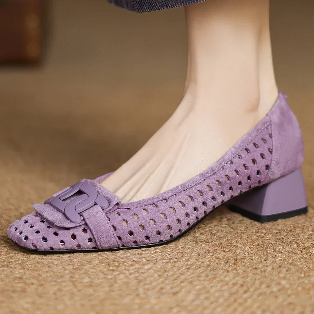 מוקסים רטרו מרהיב מברצלונה בגימור זמש עור יוקרתי ללוק משרדי מיוחד שלך