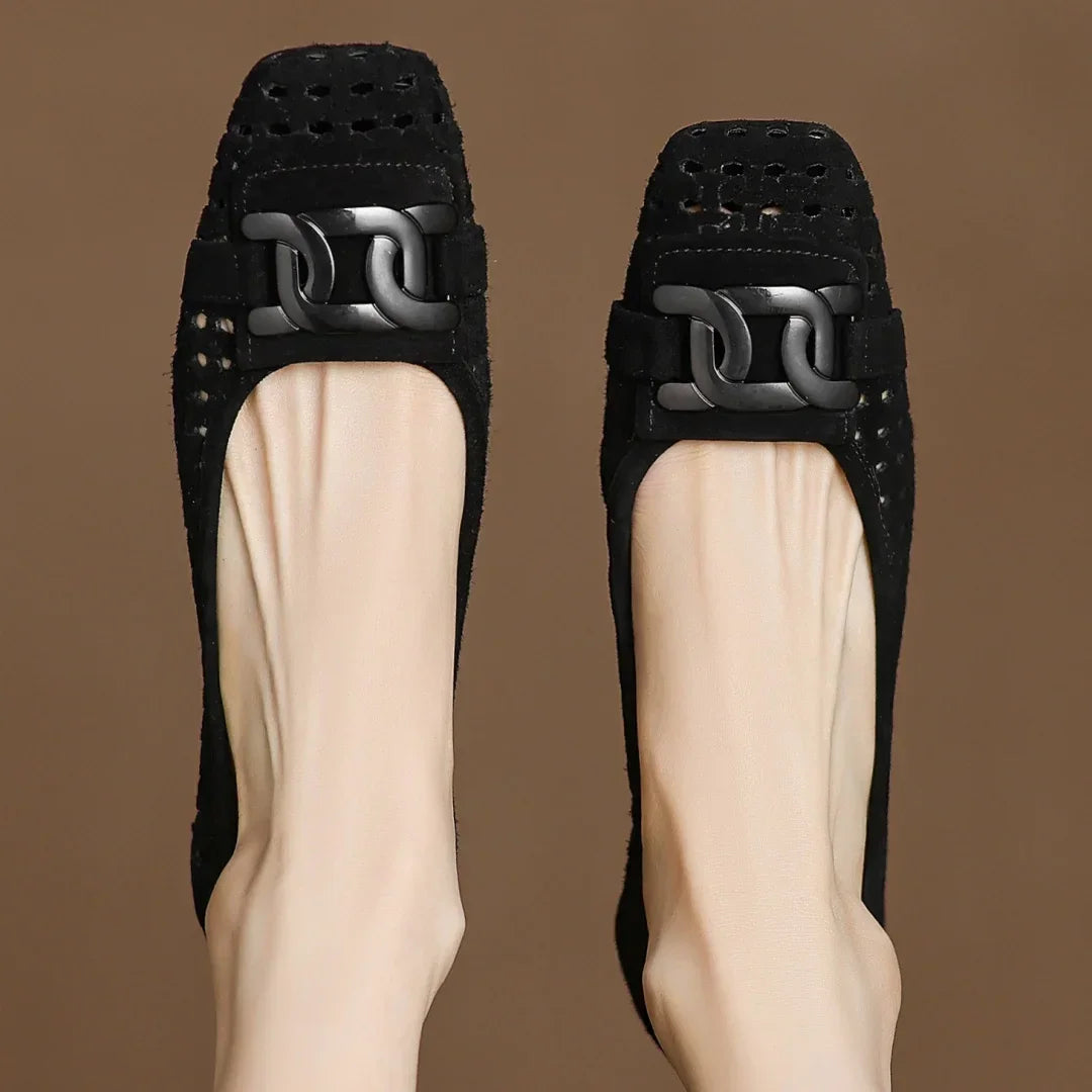 מוקסים רטרו מרהיב מברצלונה בגימור זמש עור יוקרתי ללוק משרדי מיוחד שלך