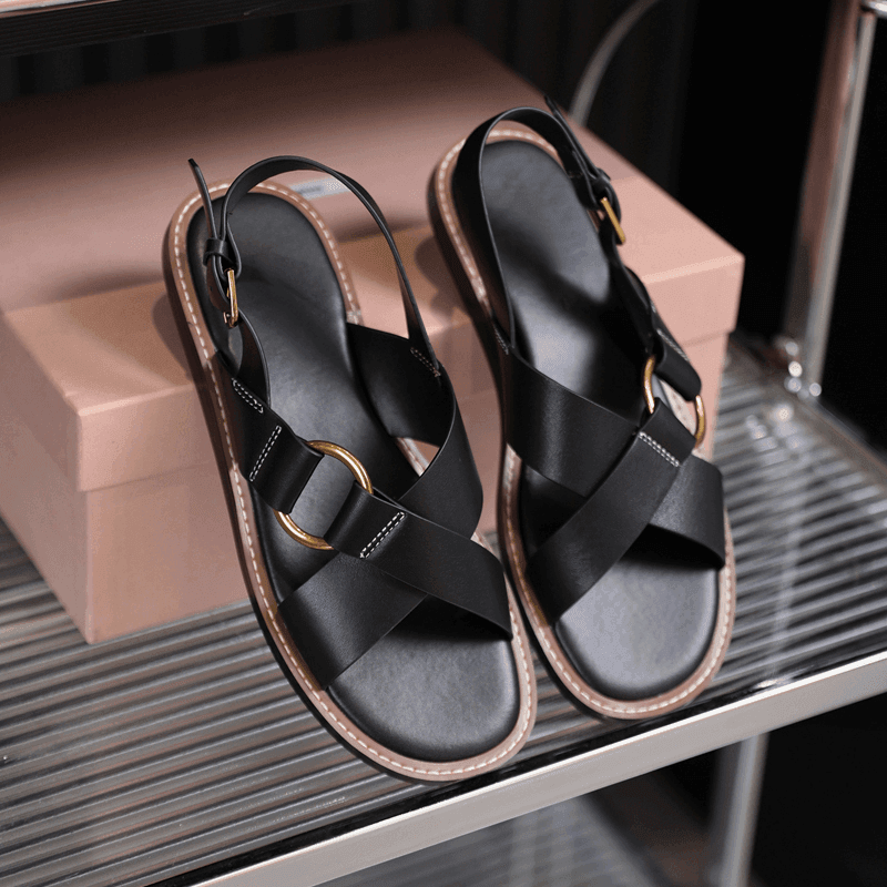 סנדל עור מקורי בגימור אירופאי של רצועות עם לולאה להופעה נשית מהפנטת - לה איסלה