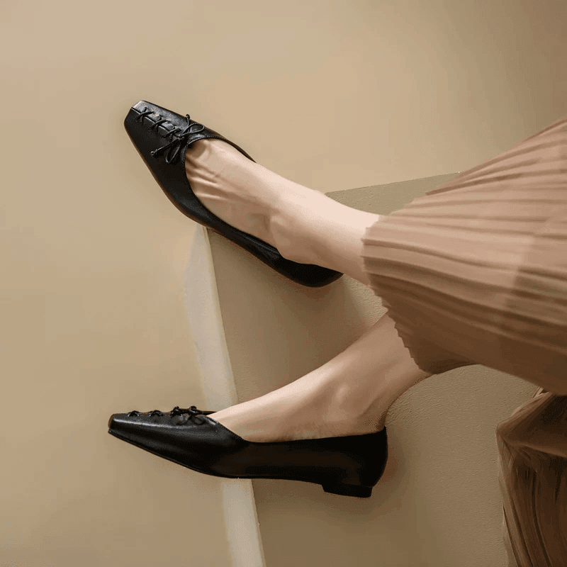 נעל בובה שפיצית מפורטוגל בגימור עיטורי קשירה מלהיבים להופעה נשית אלנגטית - לה איסלה