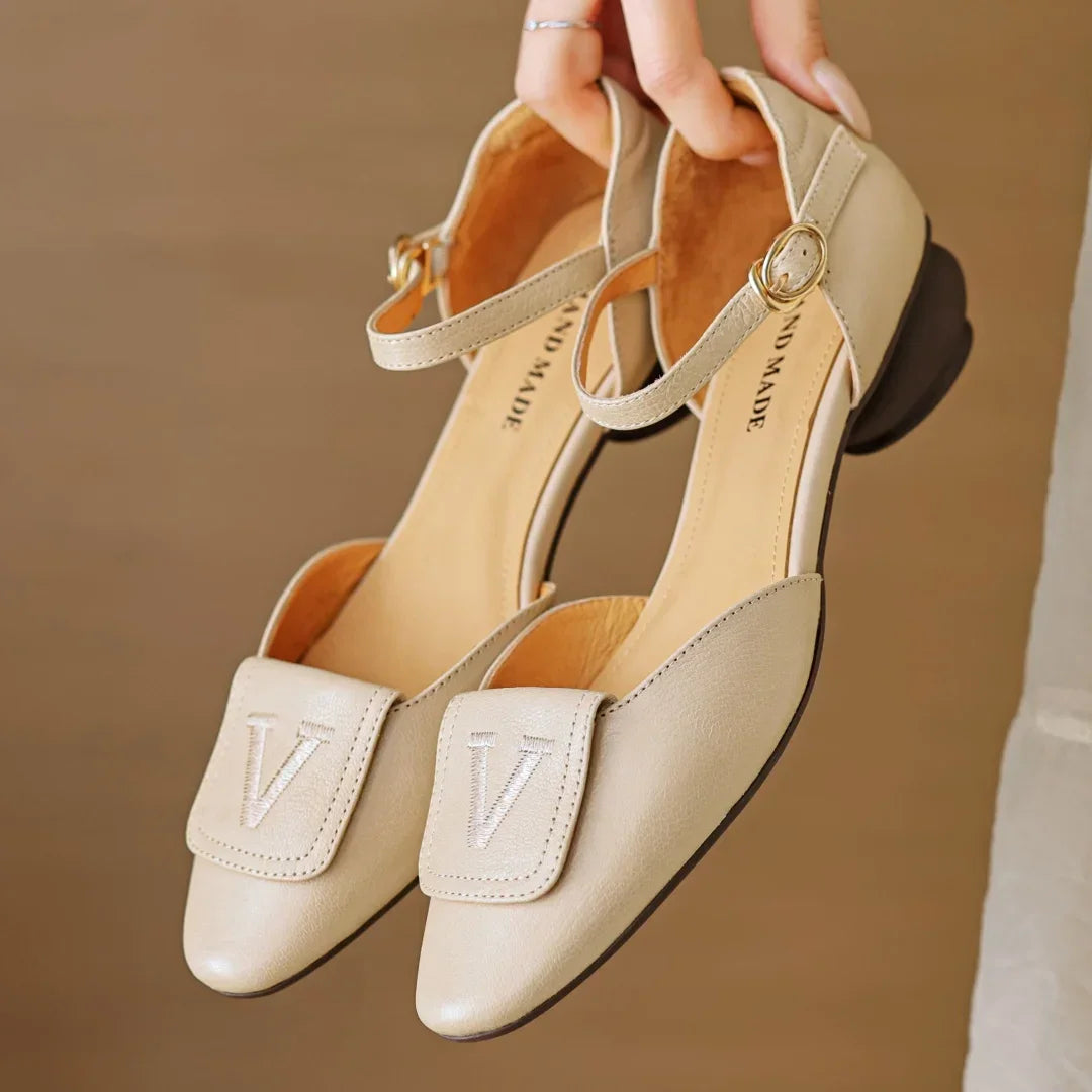 מוקסין סנדל מעור מקורי ללוק נשי שמשדר יוקרה להופעה נשית עוצמתית