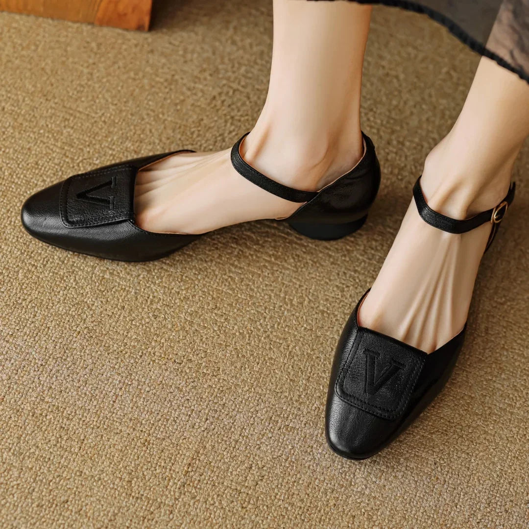 מוקסין סנדל מעור מקורי ללוק נשי שמשדר יוקרה להופעה נשית עוצמתית