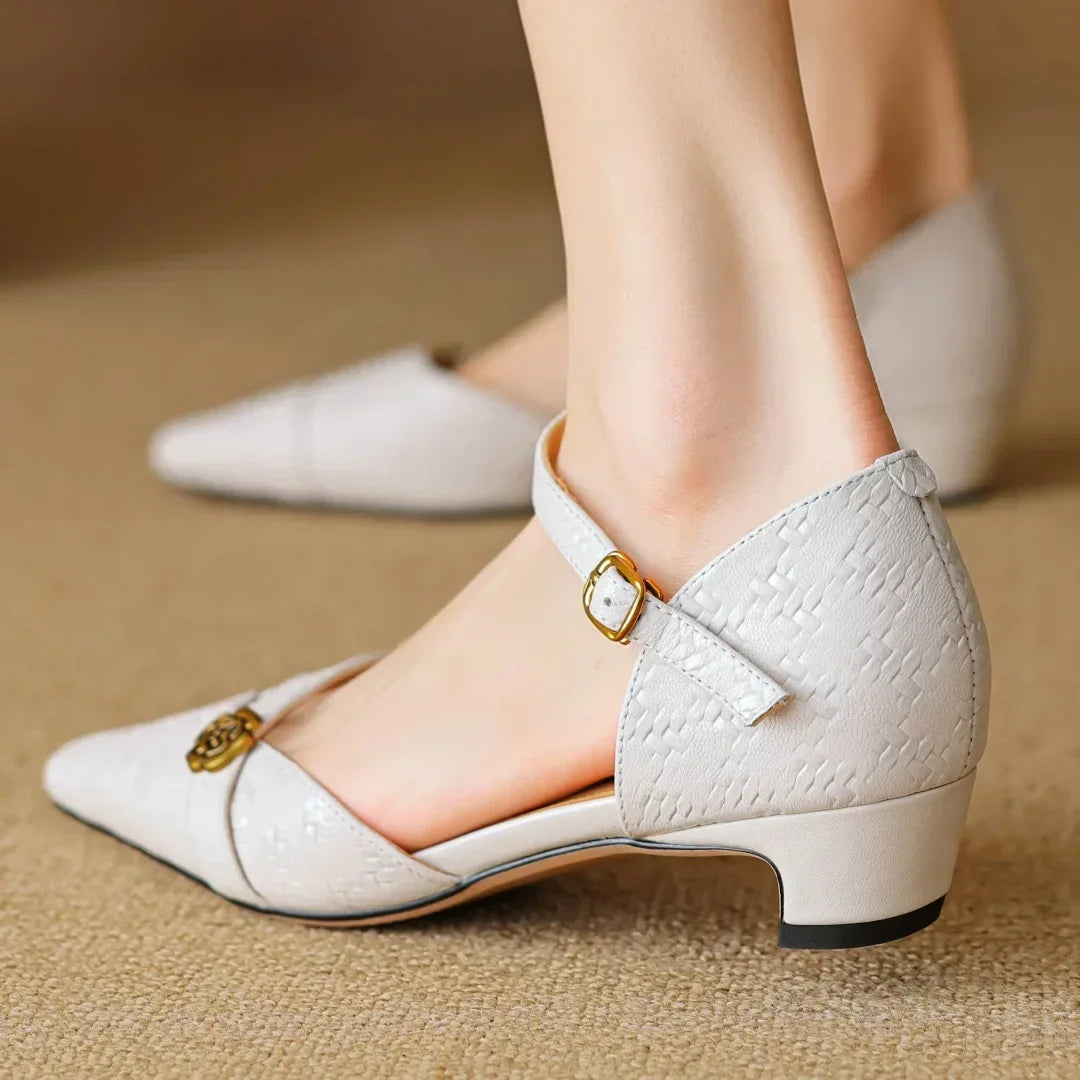 סנדל שפיץ מושקע של מעצב איטלקי מיוחד להופעה נשית אופנתית מדהימה