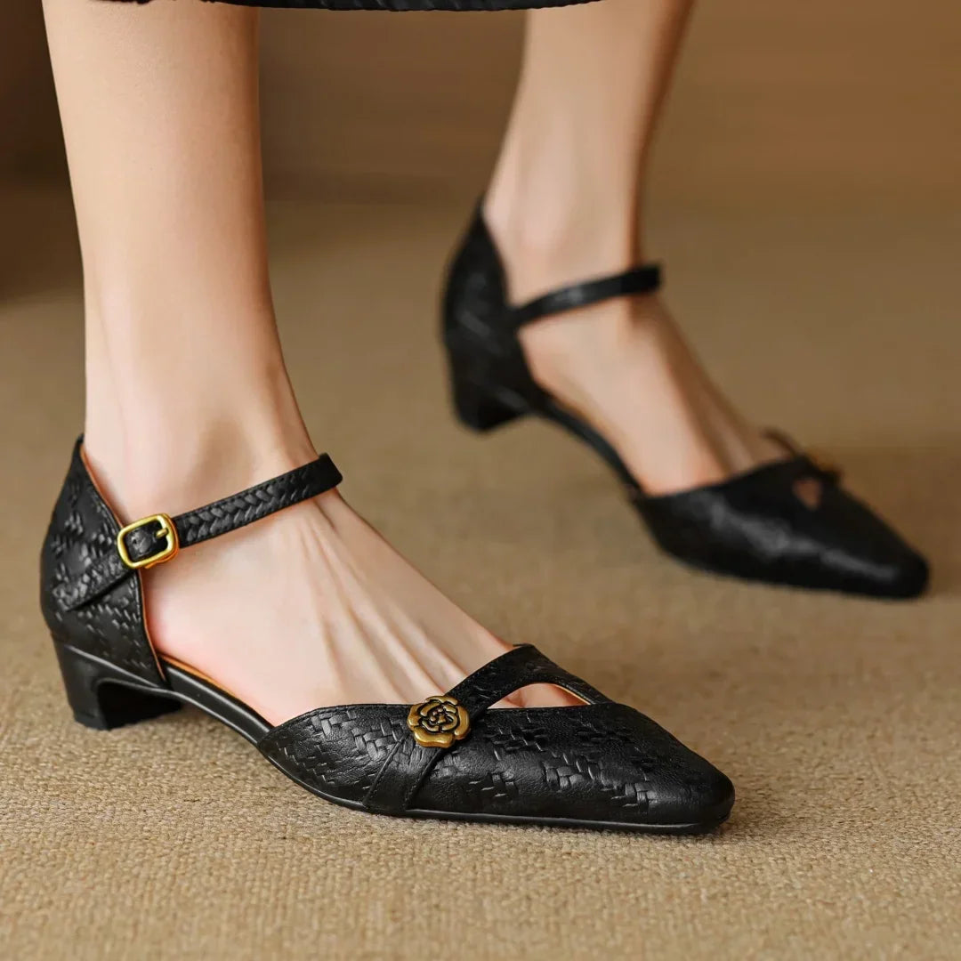 סנדל שפיץ מושקע של מעצב איטלקי מיוחד להופעה נשית אופנתית מדהימה