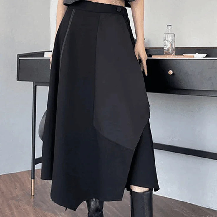 חצאית שחורה עם ריץ רץ בגימור אסימטרי מדליק ללוק נשי שובב ולהופעה מגניבה - לה איסלה