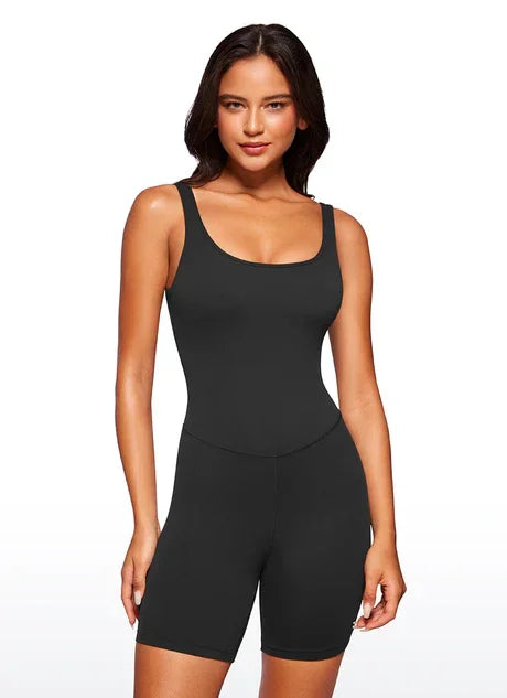 בגד גוף קייצי בגיזרה מחטבת ללוק ספורטיבי מושך ולהופעה מבריקה שלך