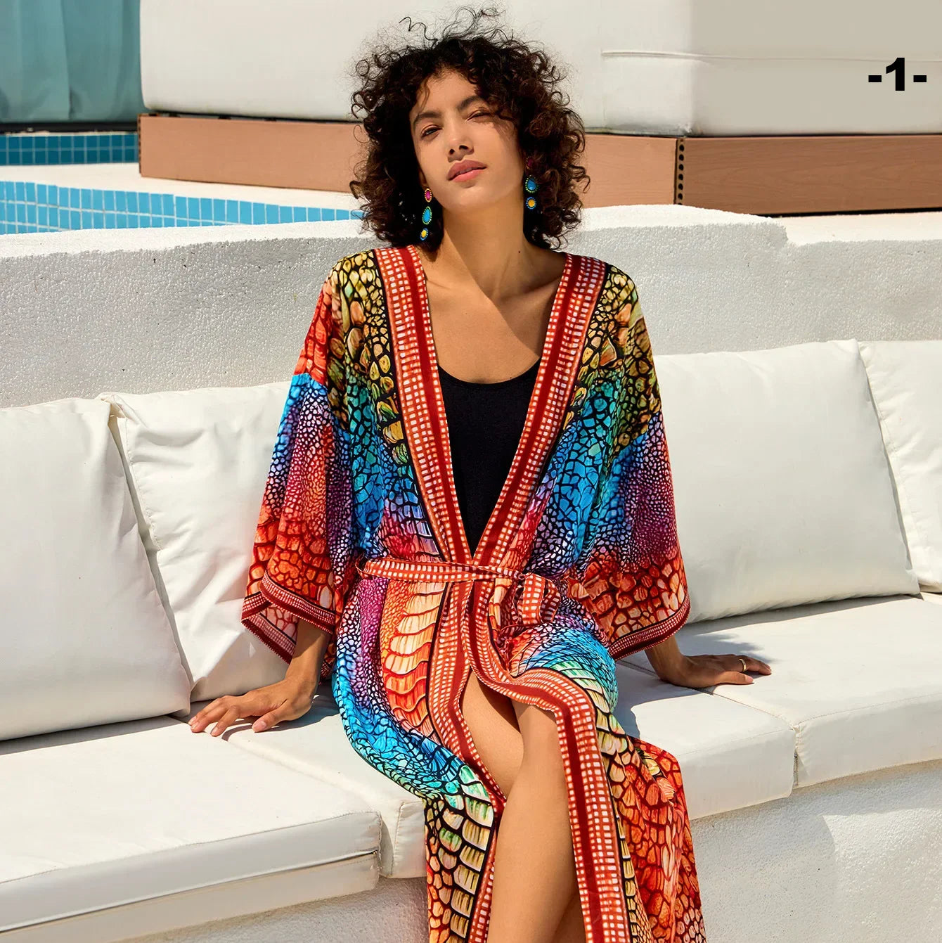 עליונית חוף מהממת שמתאימה גם מעל שמלה שחורה ללוק נשי מושך וללוק צבעוני