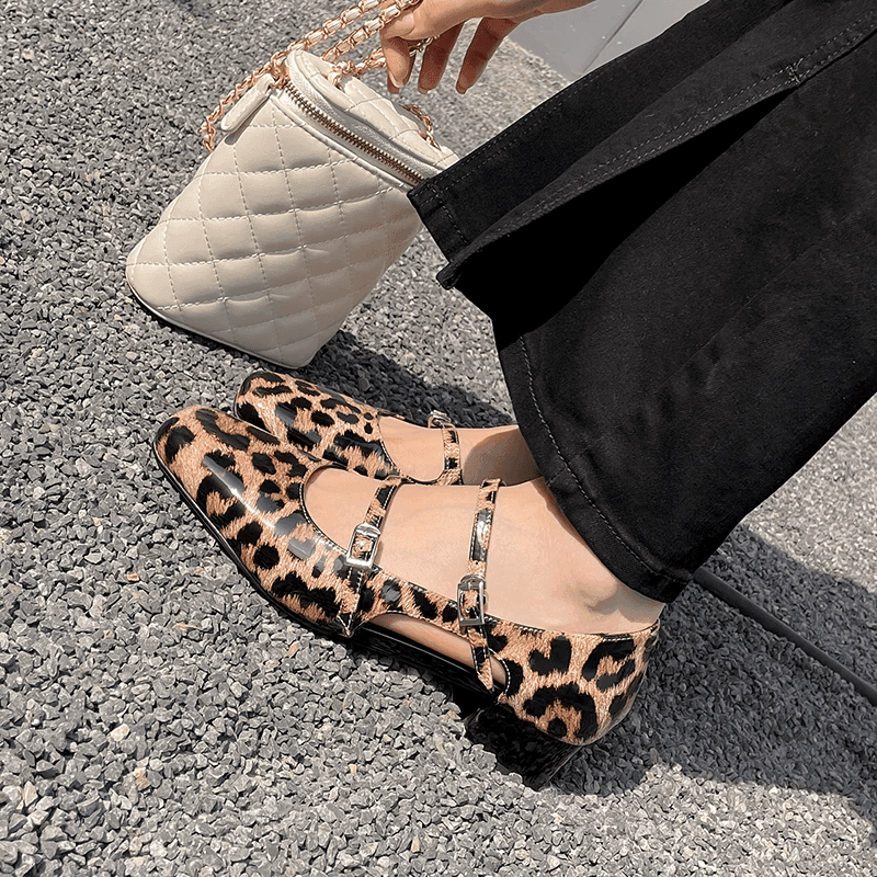 סנדלי עור יוקרתיים בגימור רטרו מושקע להופעה של אישה שיודעת מה היא רוצה - לה איסלה