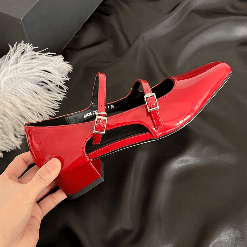 סנדלי עור יוקרתיים בגימור רטרו מושקע להופעה של אישה שיודעת מה היא רוצה - לה איסלה