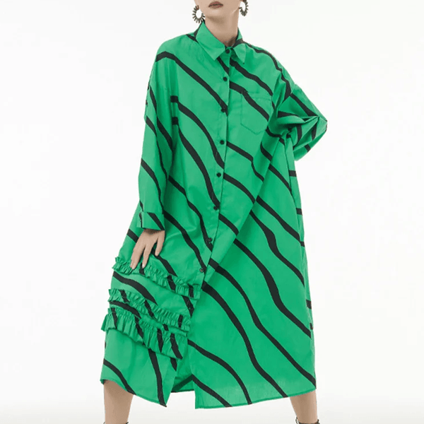 שמלת אוברסייז של מעצב העל מניו יורק בגימור כפתורים מהמם ללוק נשי מוצלח - לה איסלה 