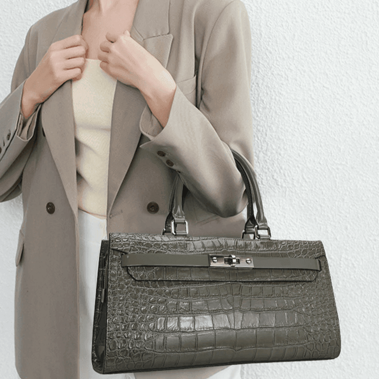 תיק עור אפור בגימור לקה של תנין ללוק אופנתי טרנדי ולהופעה מושכת - לה איסלה