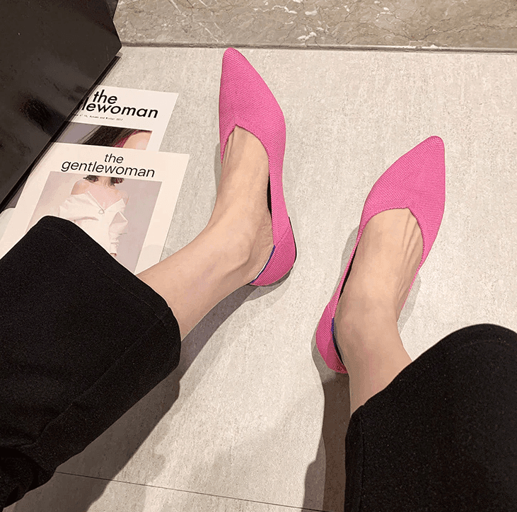 נעל בובה שפיצית מספרד בגימור אלסטי פרקטי לתחושה נינוחה בכף הרגל וללוק אופנתי - לה איסלה