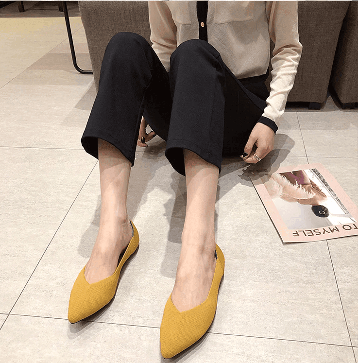 נעל בובה שפיצית מספרד בגימור אלסטי פרקטי לתחושה נינוחה בכף הרגל וללוק אופנתי - לה איסלה