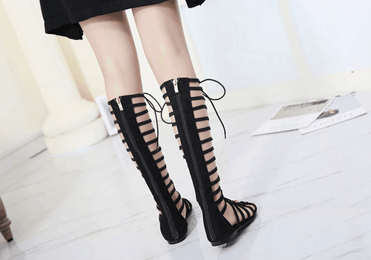 סנדל גלדיאטור ארוך בגיזרה חתיכית ארוכה להופעה של אישה מעניינת ומרהיבה - לה איסלה