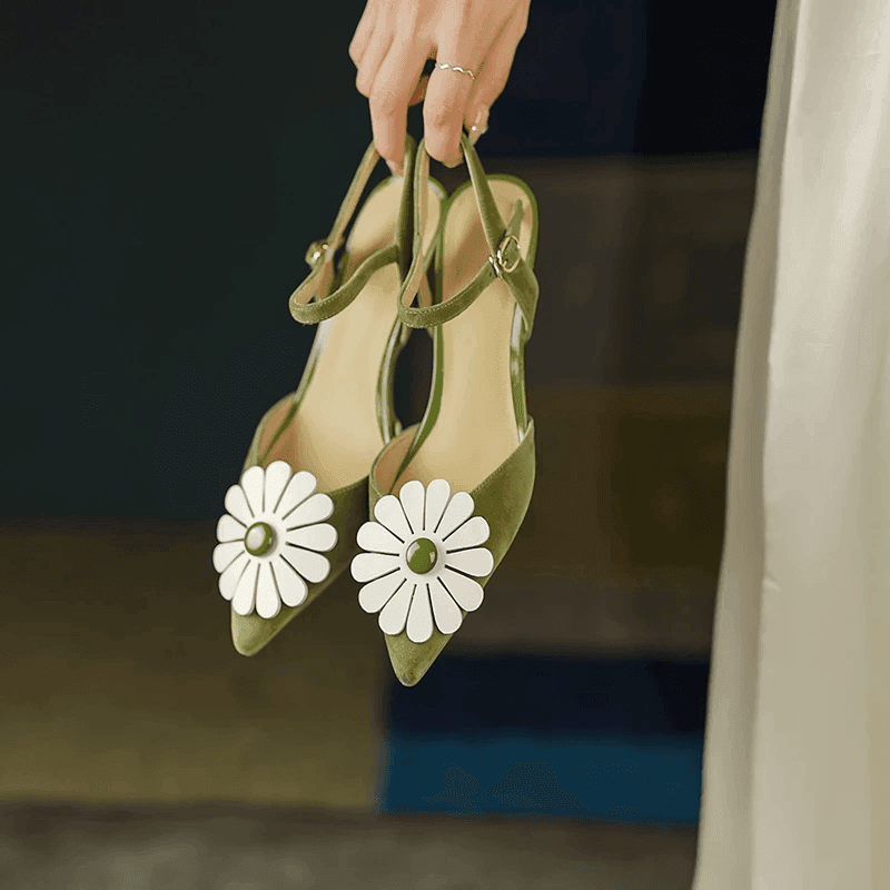 סנדל שפיץ מהפנט בגימור פרח מקורי מאיטליה להופעה הכי נשית שתהיה לך במלתחה - לה איסלה