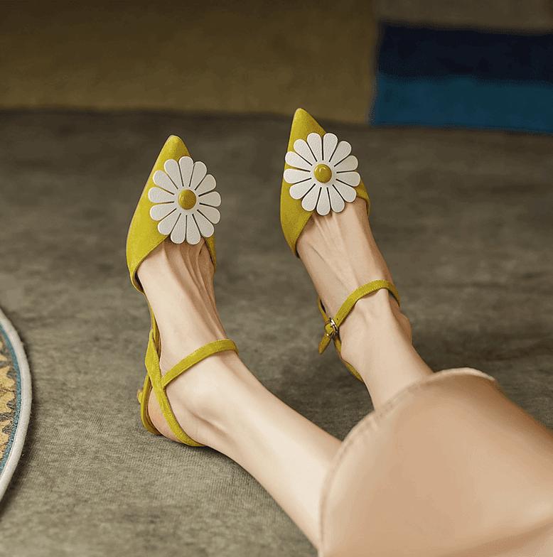 סנדל שפיץ מהפנט בגימור פרח מקורי מאיטליה להופעה הכי נשית שתהיה לך במלתחה - לה איסלה