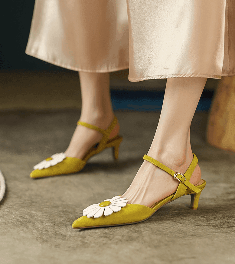 סנדל שפיץ מהפנט בגימור פרח מקורי מאיטליה להופעה הכי נשית שתהיה לך במלתחה - לה איסלה