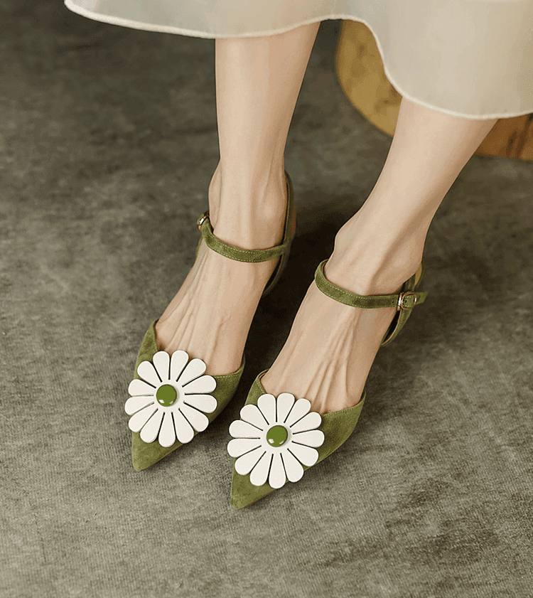 סנדל שפיץ מהפנט בגימור פרח מקורי מאיטליה להופעה הכי נשית שתהיה לך במלתחה - לה איסלה