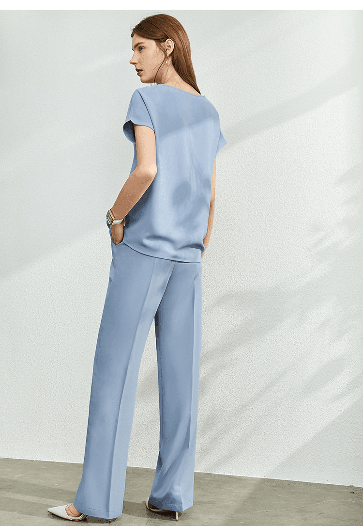 חולצת מעצב עדינה בגימור קפל מרשים מקדימה ללוק של אישה שרוצה לתת הופעה מרשימה - לה איסלה