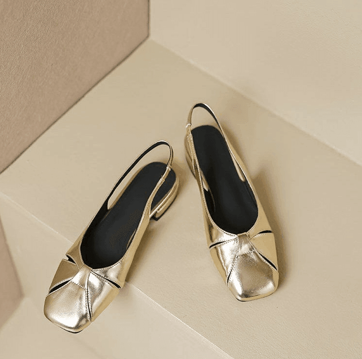 סנדל רטרו סגור בגיזרה נשית עם חיתוכים אופנתיים ללוק נשי מרהיב ולהופעה כובשת - לה איסלה