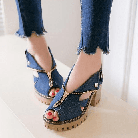 נעל עקב בסיגנון פלטפורמה בגימור ג'ינס יוקרתי להופעה נשית לוהטת - לה איסלה