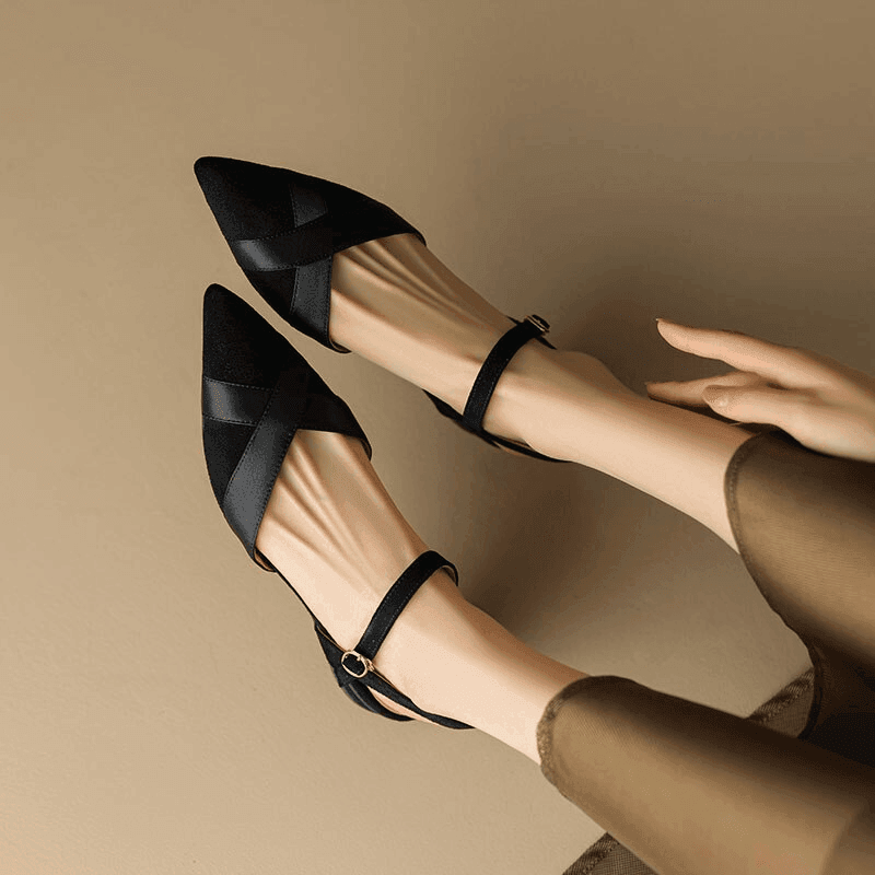 סנדל שפיץ יוקרתי בגימור נשי רך להופעה שנותנת לך מענה ללוק יומיומי שמתאים ליציאות - לה איסלה