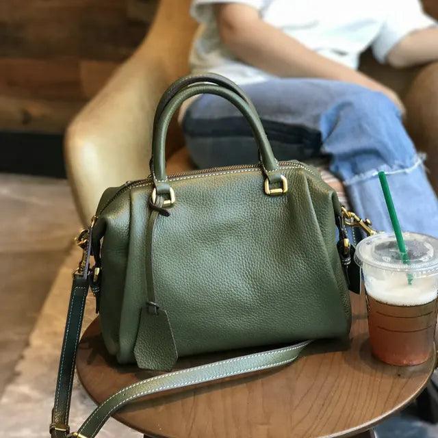 תיק עור יוקרתי בחלוקה פרקטית של תאים לנשיאה של דברי ערך וללוק נשי משודרג - לה איסלה