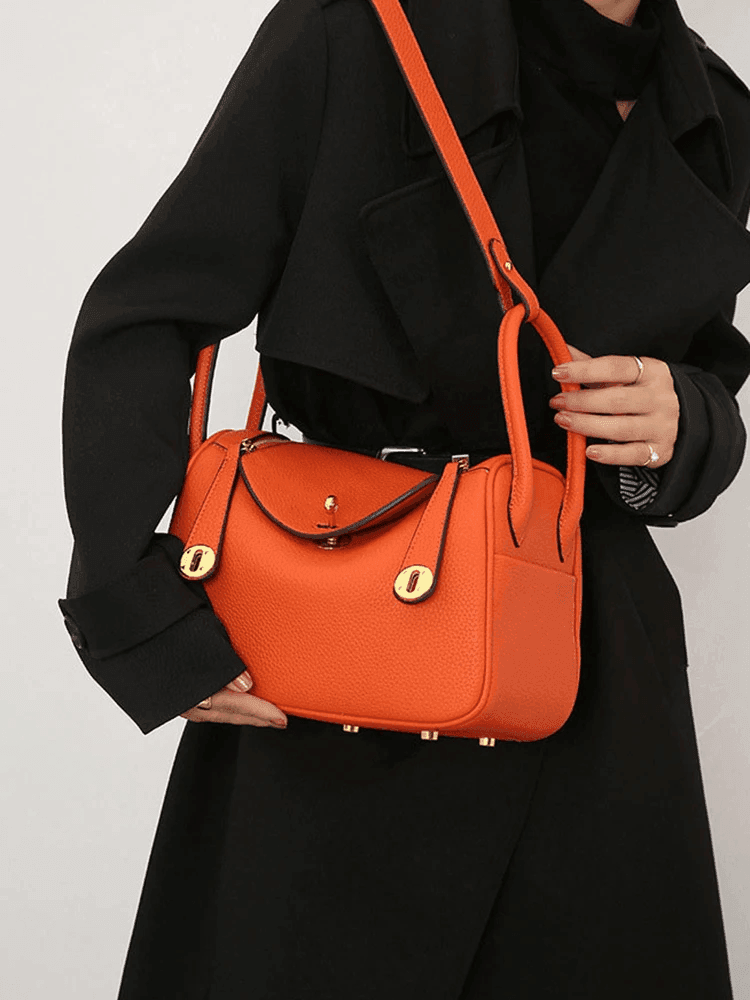 תיק נשי של מעצב מפורטוגל בגימור נשי איכותי ללוק שנותן לך הופעה קייצית קלילה - לה איסלה