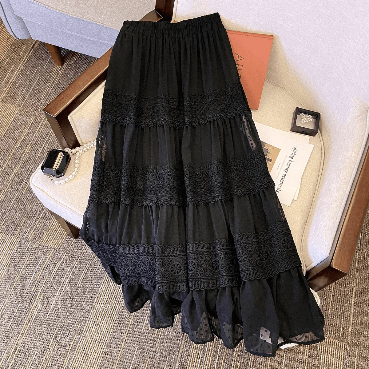 חצאית מקסי מכותנה בגימור תחרה עדין ואופנתי ללוק של אישה עוצמתית חזקה - לה איסלה