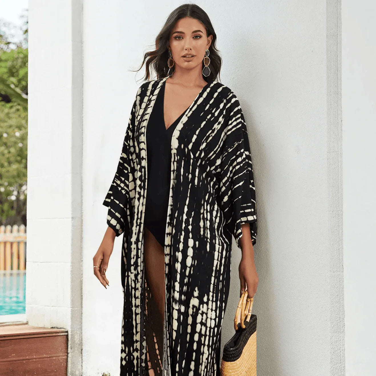 קימונו מקסים בגימור פסים לבנים ללוק נשי חזק ולהופעה קייצית היסטרית - לה איסלה