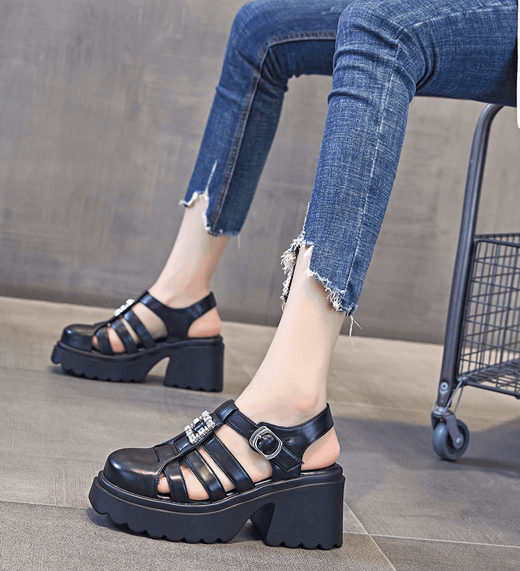 סנדל גלדיאטור איטלקי בסגירה קידמית עדינה ללוק אופנתי בולט ולהופעה מרשימה - לה איסלה