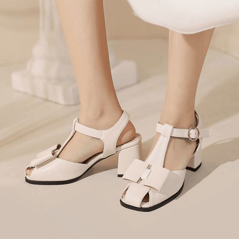 סנדל ניו יורקי מ-ש-ג-ע בגימור פפיון אלגנטי מושלם להופעה של אישה שיודעת אופנה - לה איסלה