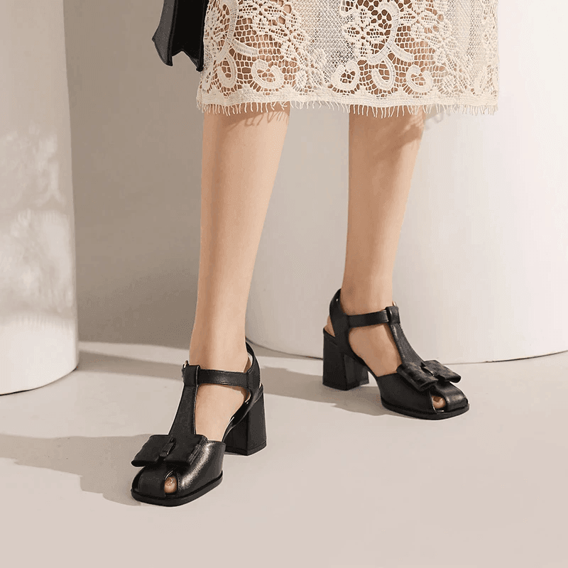 סנדל ניו יורקי מ-ש-ג-ע בגימור פפיון אלגנטי מושלם להופעה של אישה שיודעת אופנה - לה איסלה