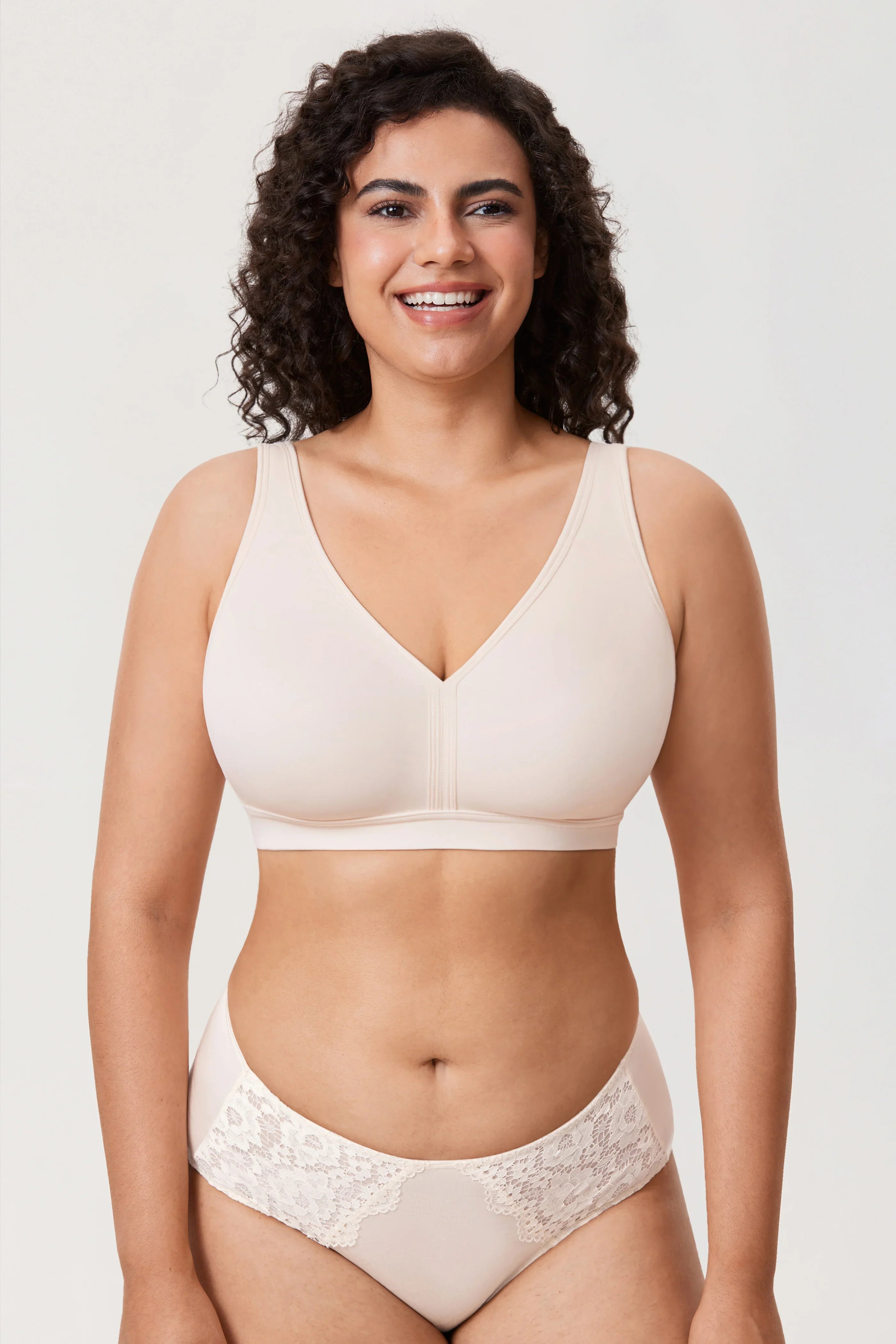 חזיית מינימייזר בכיסוי תומך ובגיזרה נשית רכה למראה קלאסי ולאחיזה אורטופדית נוחה