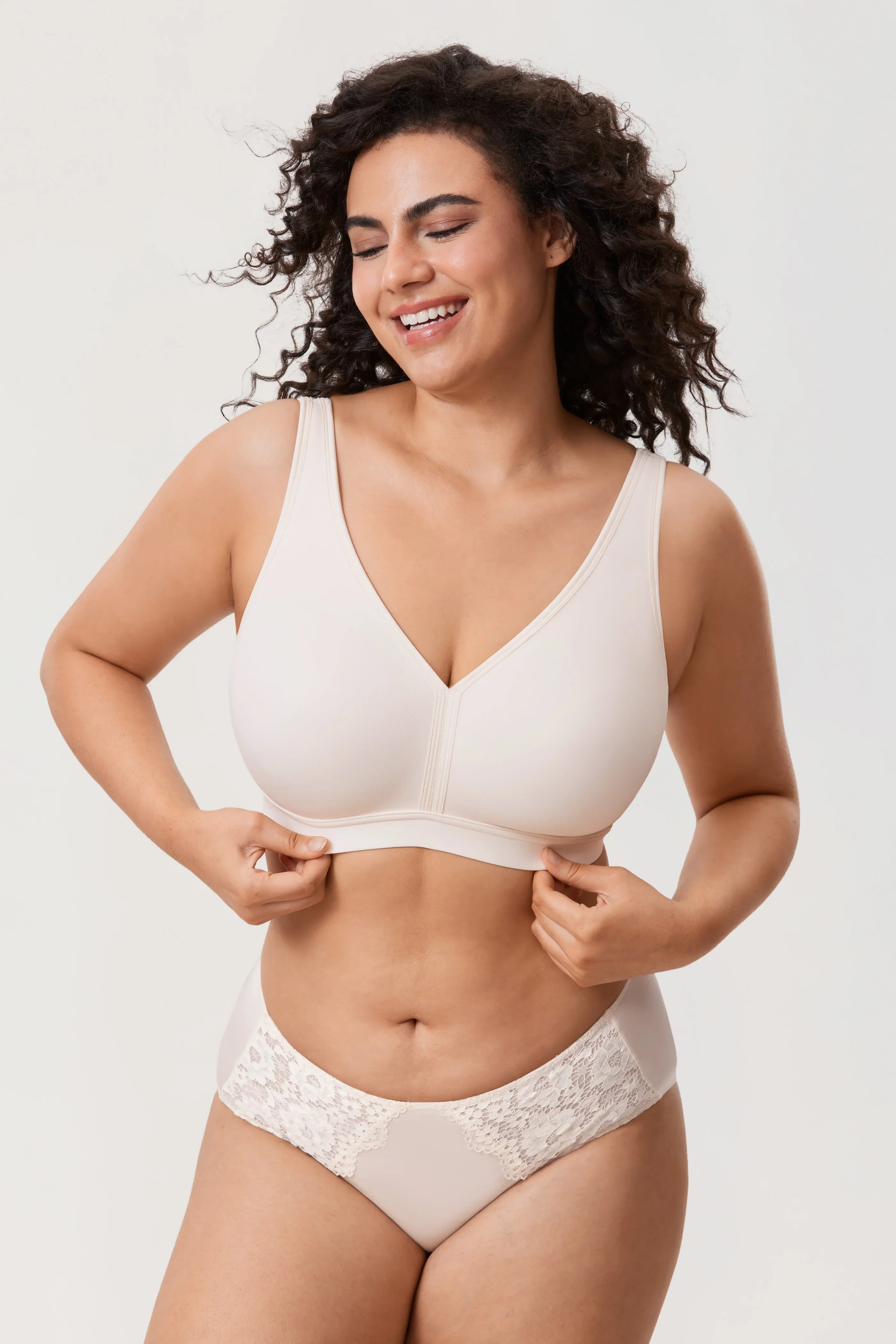 חזיית מינימייזר בכיסוי תומך ובגיזרה נשית רכה למראה קלאסי ולאחיזה אורטופדית נוחה