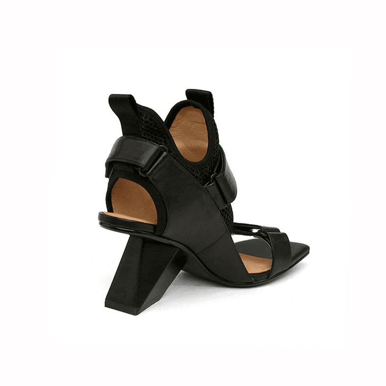 סנדל עור מקורי ממיאלנו בשיק אירופאי מקורי ללוק של אישה אופנתית חזקה - לה איסלה