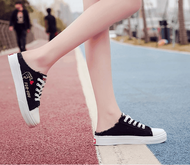 סניקרס אופנתיות מאוסטרליה בגימור שיקי מדליק ובסגנון פתוח ללוק נשי לא מתאמץ - לה איסלה