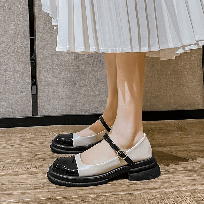 סנדל רטרו מחמיא בגימור לקה אופנתי להופעה נשית אלגנטית וללוק מתחכם - לה איסלה