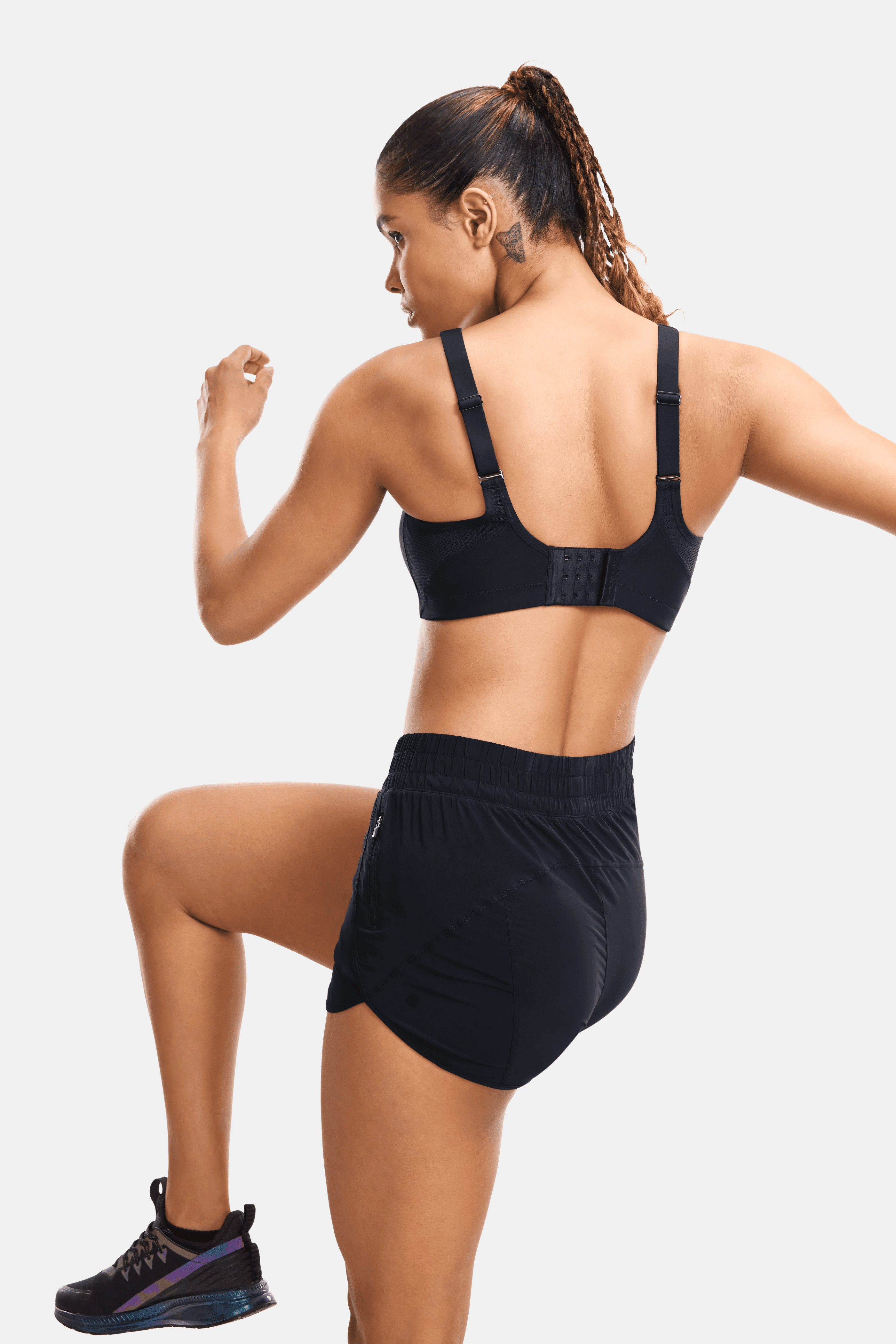 חזיית ספורט בכיסוי מלא ללא עצם בגיזרה שנותנת לך שקט בזמן אימון ללוק פרקטי במיוחד - לה איסלה