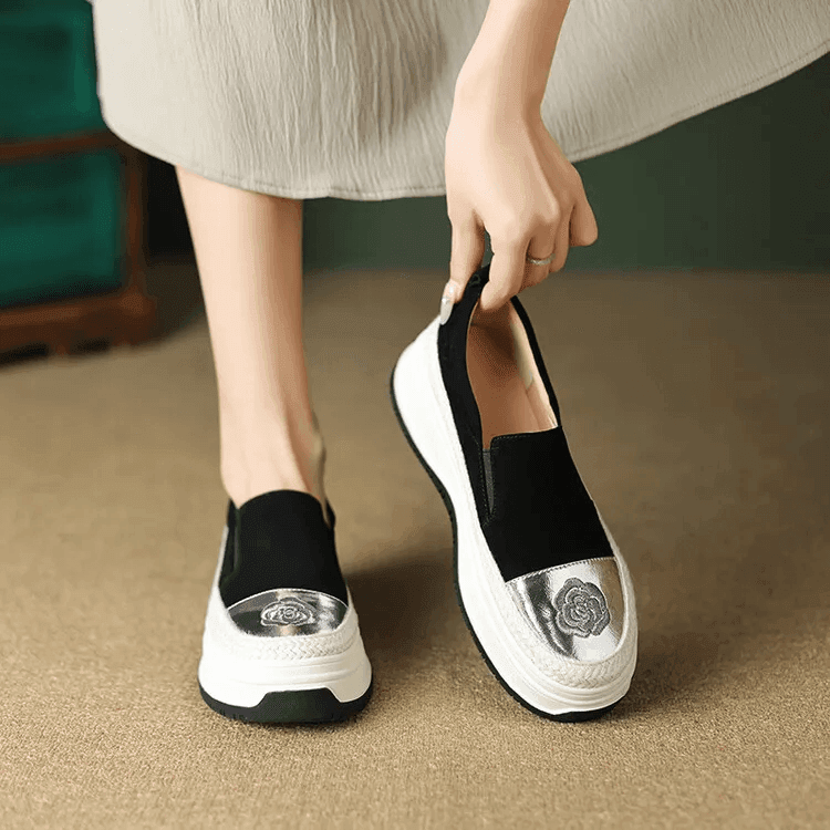 סניקרס זמש של מעצב מפורטוגל בגימור של פרח כסוף ללוק נשי עוצמתי ולהופעה ח29 - לה איסלה