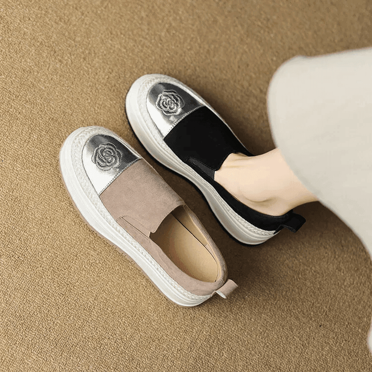 סניקרס זמש של מעצב מפורטוגל בגימור של פרח כסוף ללוק נשי עוצמתי ולהופעה ח29 - לה איסלה