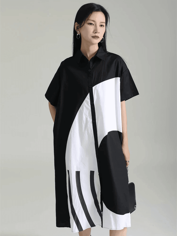 שמלת אוברסייז אסימטרית בצבעי שחור לבן ללוק נשי נועז ולהופעה סוחפת שלך - לה איסלה