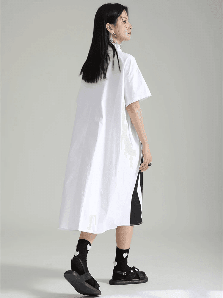 שמלת אוברסייז אסימטרית בצבעי שחור לבן ללוק נשי נועז ולהופעה סוחפת שלך - לה איסלה