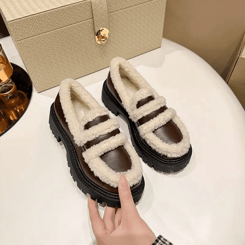 מוקסין עור איטלקי בגימור פרוותי מהפנט ללוק נשי חזק ובולט - לה איסלה