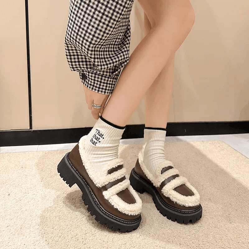 מוקסין עור איטלקי בגימור פרוותי מהפנט ללוק נשי חזק ובולט - לה איסלה